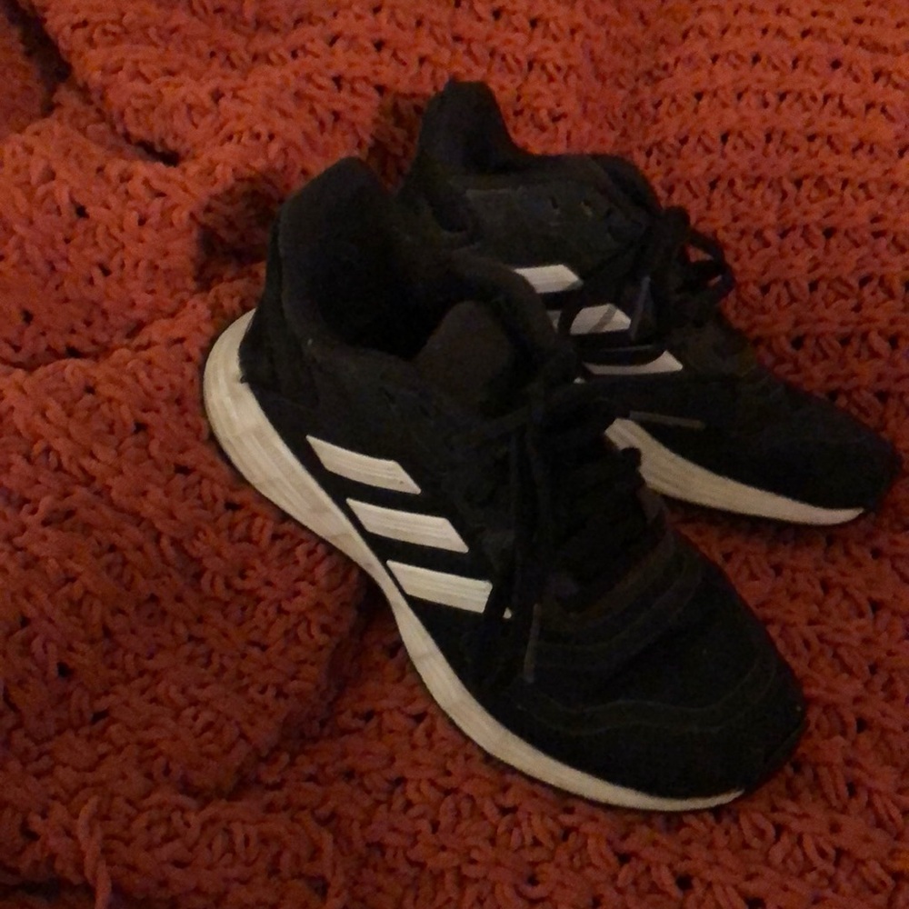 Kids black & white adidas